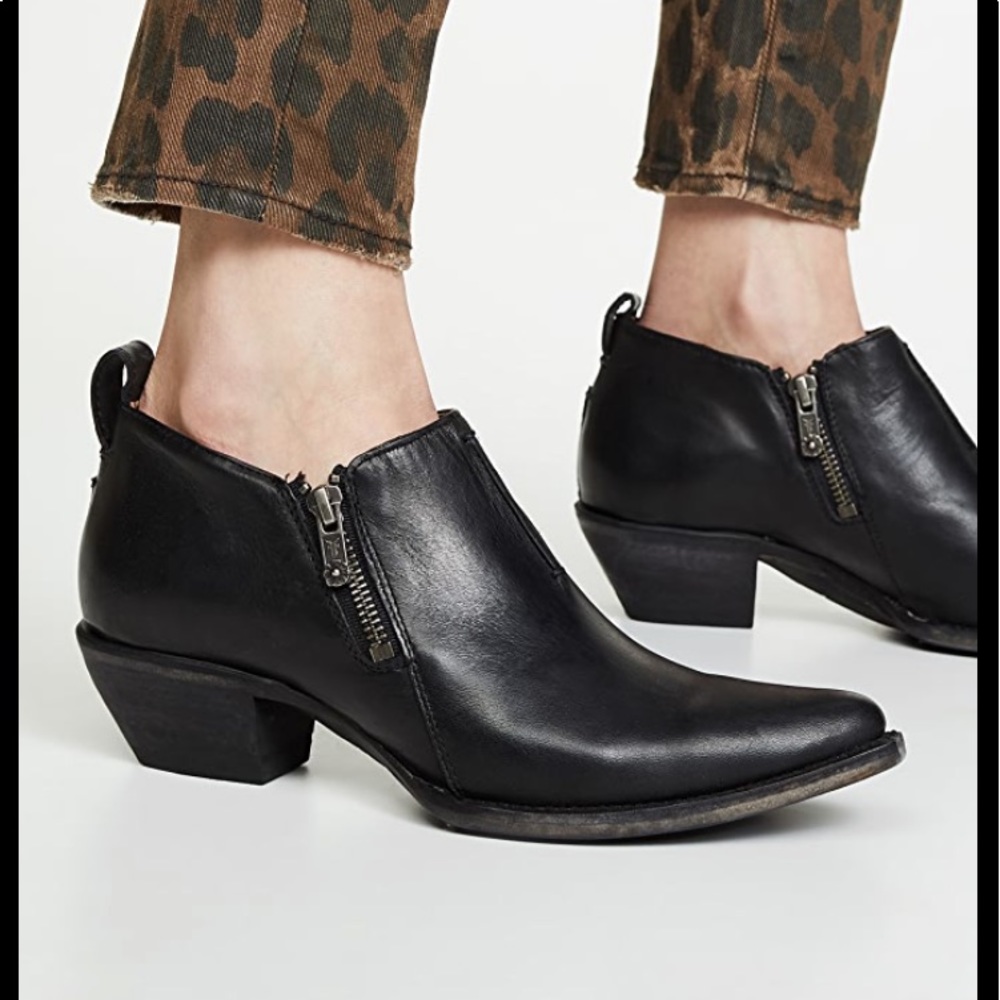 Frye Sasha Moto bootie size 7.